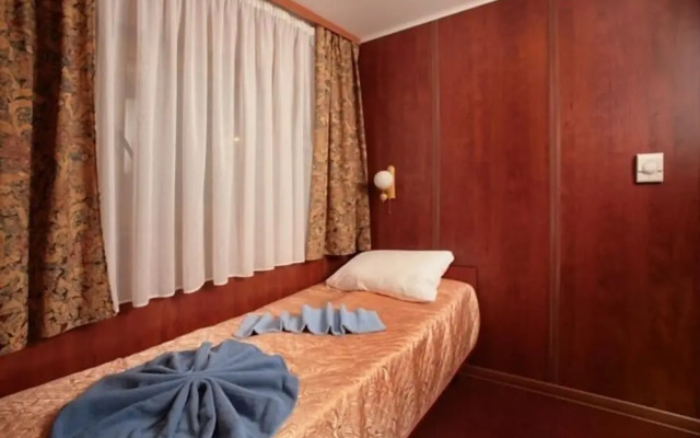 Отель-теплоход Петр Первый