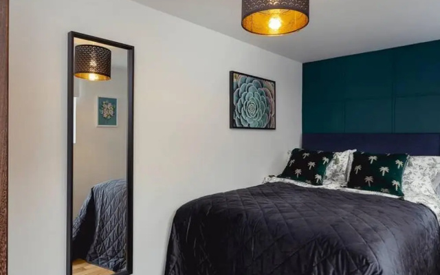 Short Walk to I360 and Beach 5 Condo With Patio — фото 2