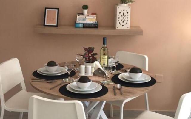 Seaside Maisonette 200M from sea