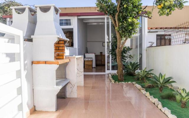 2 Bedroom house and Garden Lounge