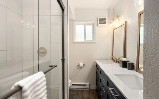 Hotel McCoy - Art, Coffee, Beer, Wine