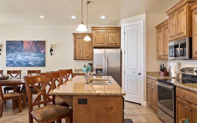 Canyon Oasis 4 Bedroom Apts