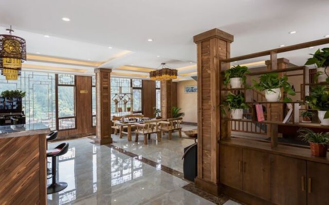 Floral Hotel Xijiang Banshan Yunfu