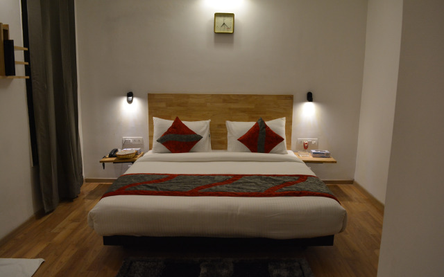 Fabhotel The Glory