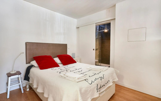 Renovated Charming Apartment, By TimeCooler