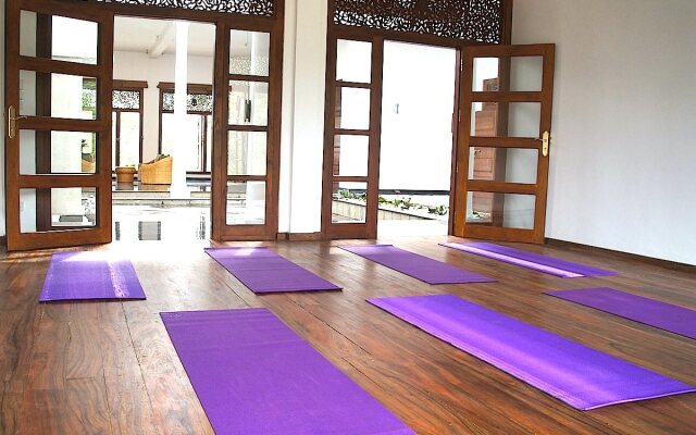 Niyagama House