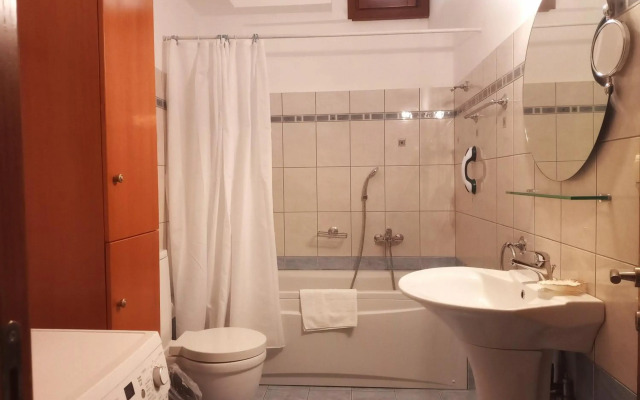 Tholos Bay Suites