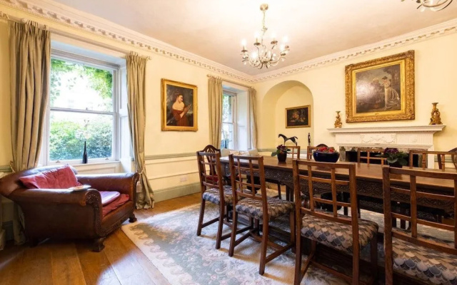 The Admirals Mansion - Central Bath
