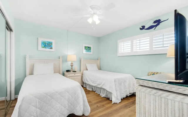 Holiday Surf and Racquet Club 710