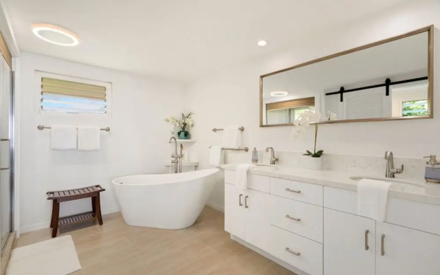 King Hale 4 Bedroom Home by RedAwning