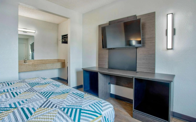 Motel 6 Salem, OR