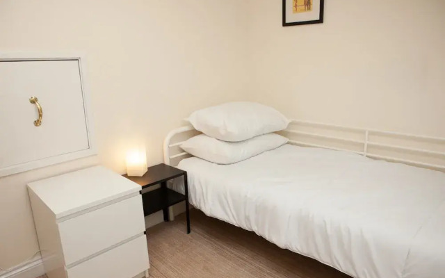 2 Bedroom Bristol House Near Gloucester Road