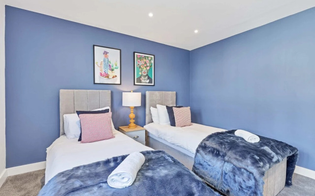 Right On : Bright On Apartment 1B | By My Getaways