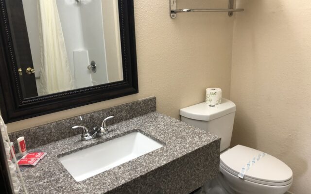 Econo Lodge Inn & Suites Central