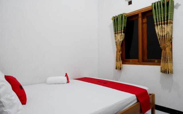 RedDoorz near Teleng Ria Beach