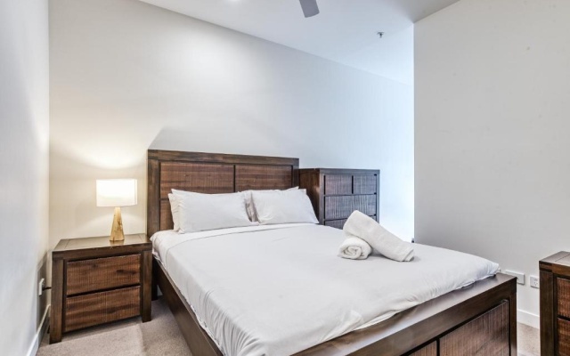 Chic Inner City Position 2 bedroom apartment with Parking By Serain Residences – Guest Rooms – Brisbane