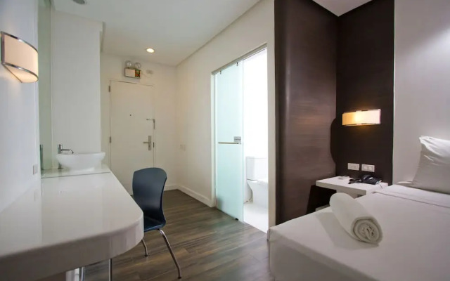 Ellis Econotel