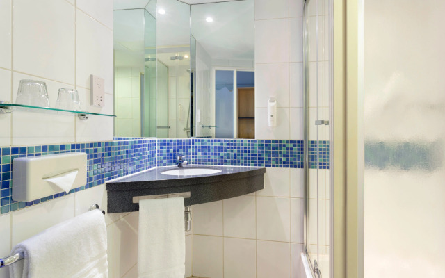 Holiday Inn Express Cheltenham by IHG