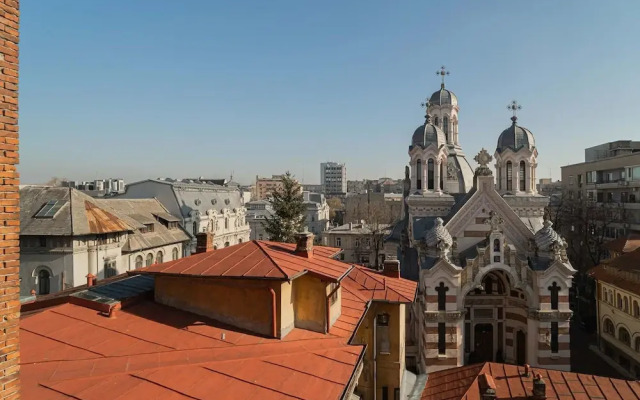 Vibrant & Spacious 3BR Condos on Amzei Square
