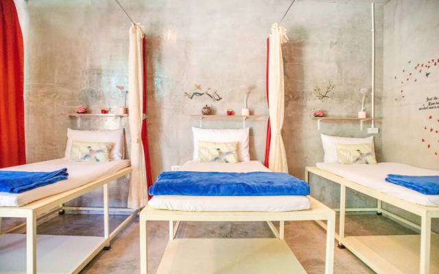 OYO 617 Tira Hostel chalong Phuket