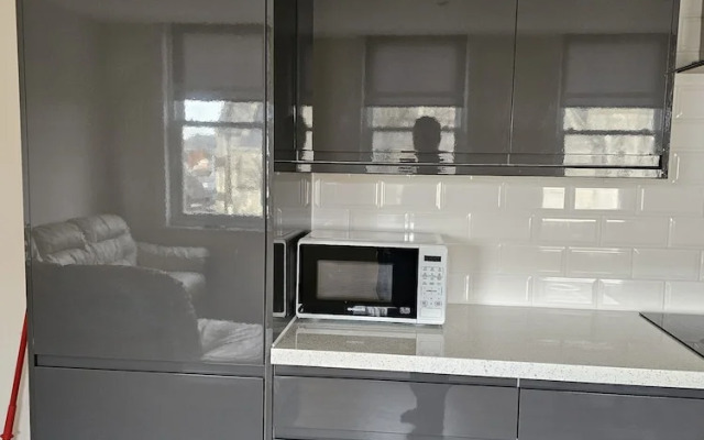 Town Center Modern Apartment 10