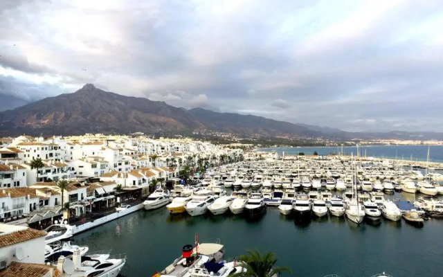 Beachside Luxury 2 bedroom apartment, Puerto Banus