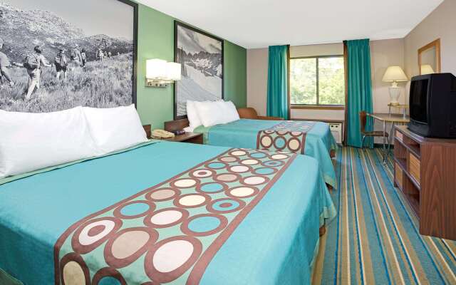 Super 8 by Wyndham Denver Stapleton