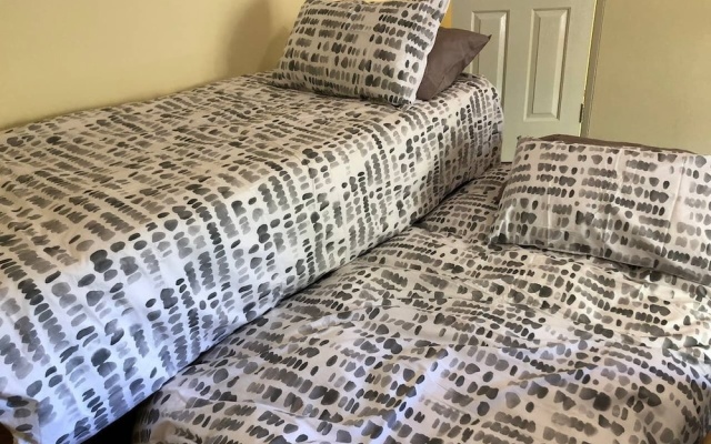 Escape to Strathfield for 8 guests – Guest Rooms – Sydney