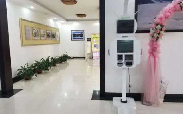 Bayi Baoyuan Hotel (Zhongshan Road No.1 Hospital)