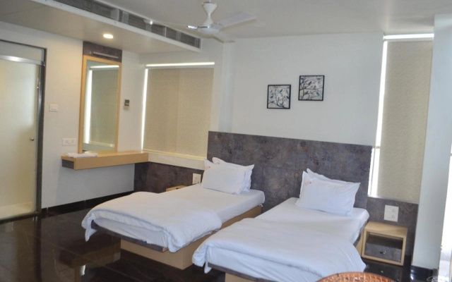 Hotel O2 , Sangli