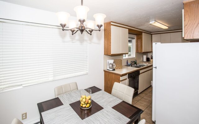 Seattle Skyline Supreme - New Apt - Sleeps 6