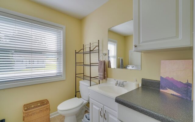 Oak Ridge Retreat w/ Porch < 1 Mi to Downtown