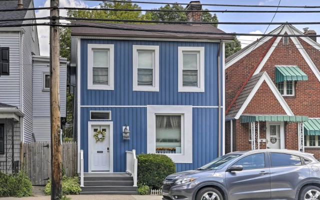 Walk to Walnut St: Pet-friendly Pittsburgh Home!