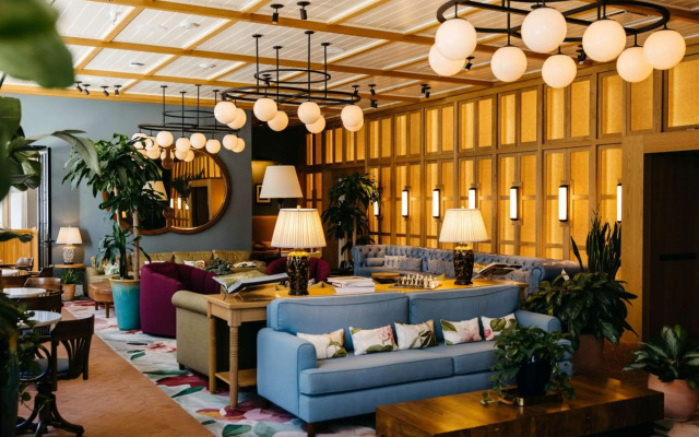 The Drayton Hotel Savannah, Curio Collection by Hilton