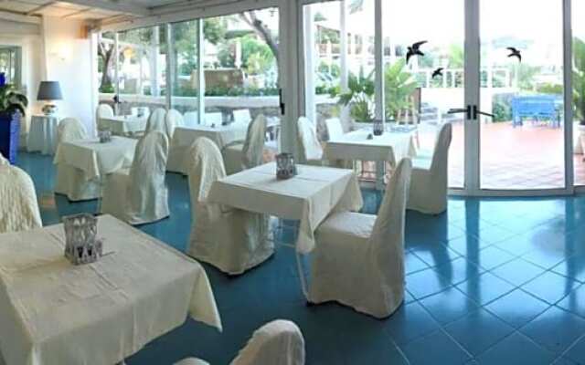 Paradiso Garden Resort Suite & Charme with warm Thermalpools and Beach