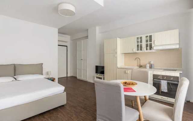 Largo Molina Studio III
