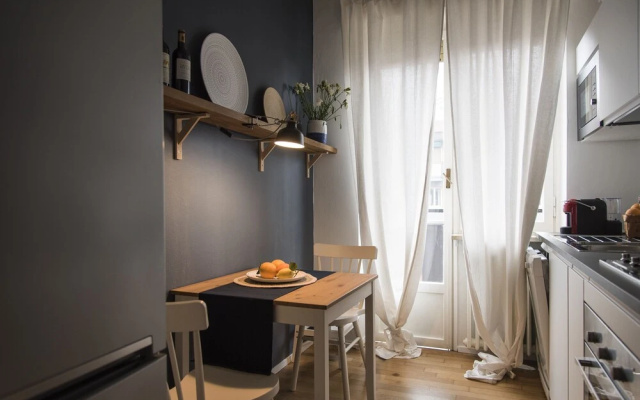 Sweet Flat near Metro Stop
