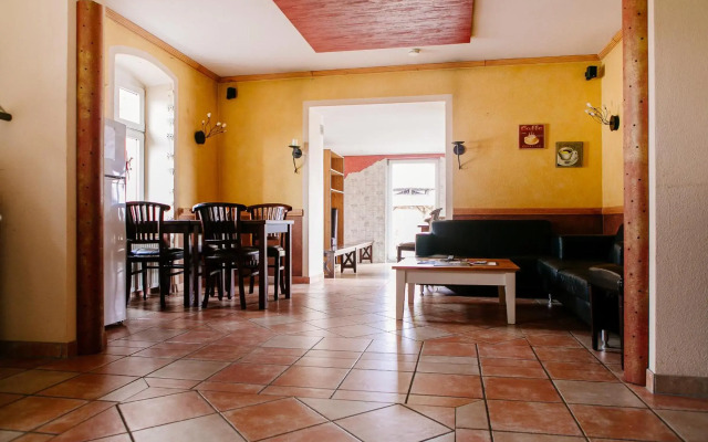 Landhotel Airport Inn