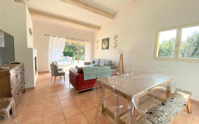 Villa pleine de charme avec piscine proches des plages