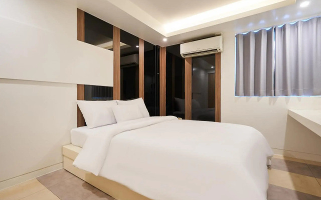 Show Hotel