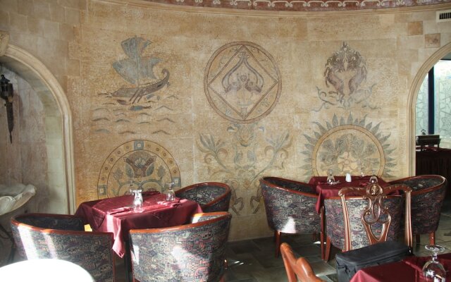 Acacia Hotel & Suites