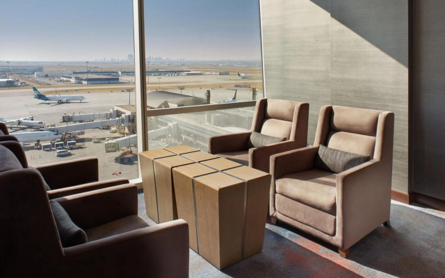 Calgary Airport Marriott In-Terminal Hotel