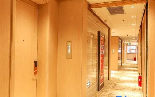 Vienna Classic Hotel (Qingdao Railway Station Taidong Pedestrian Street)