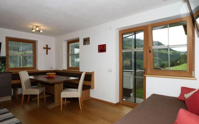 Holiday Flat Schoser, Fugen
