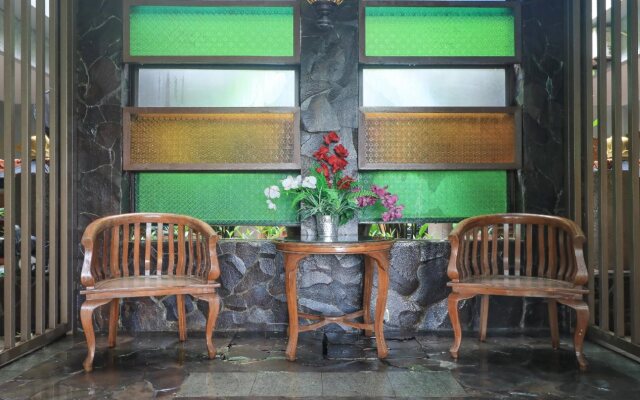 Ddeks Residence