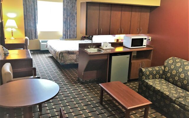 HomeTown Inn & Suites