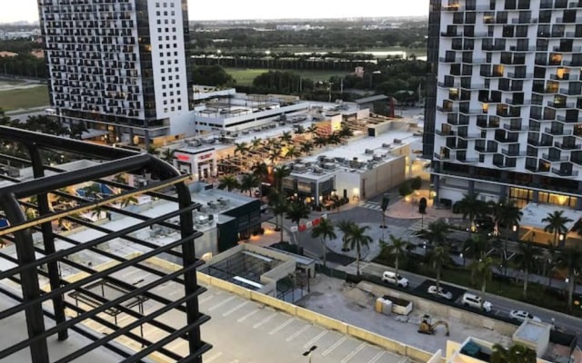 Apartment At Downtown Doral