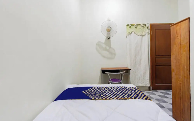 SPOT ON 93967 Hasna Guest House Syariah