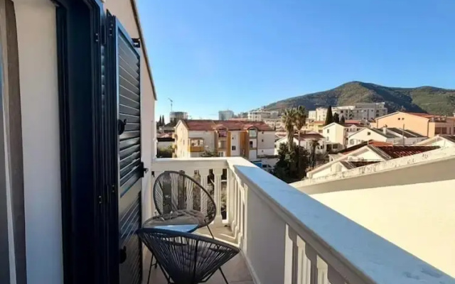 Lunamare Apartments