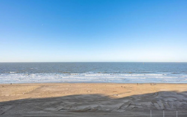 Apartment in Knokke-heist With Garage